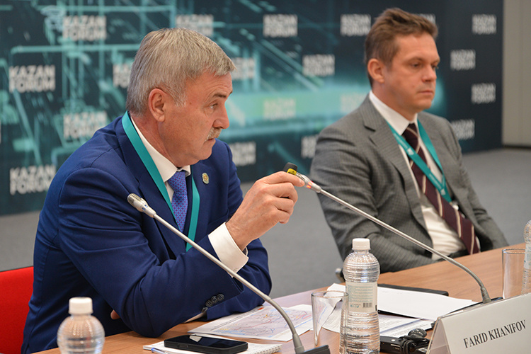    По словам Фарита Ханифова, львиная доля грузов по железной дороге из Татарстана по России передвигается в сторону Казахстана — основного «транзитера».   
Фото: mindortrans.tatarstan.ru