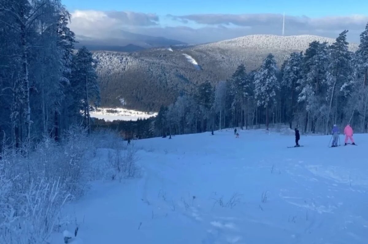    Многие дети тренируются на лыжах, которые купили родители или даже сам тренер.