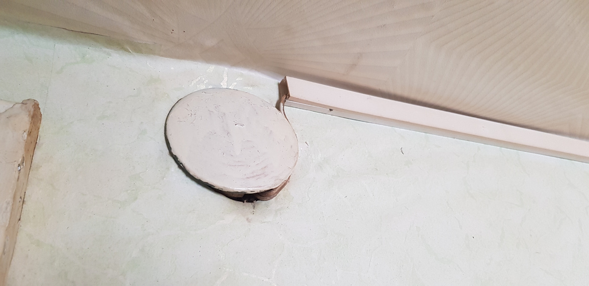 Вот так неприглядно и некрасиво могут выглядеть распределительные коробки в нашем доме.