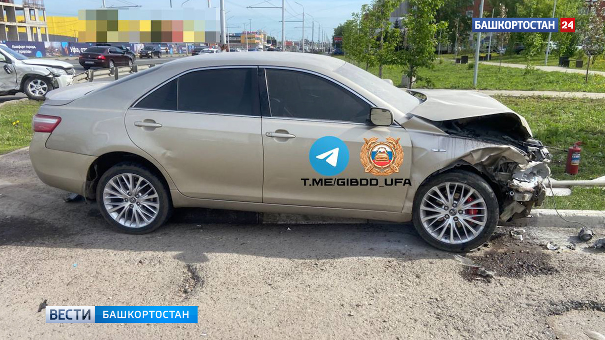    В Уфе в Сипайлово женщина на кроссовере при развороте столкнулась со встречной иномаркой