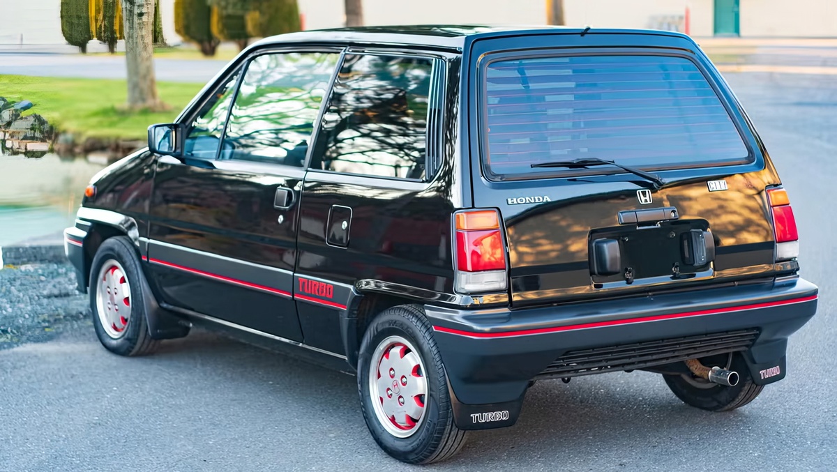 ©Bring a Trailer ©Honda