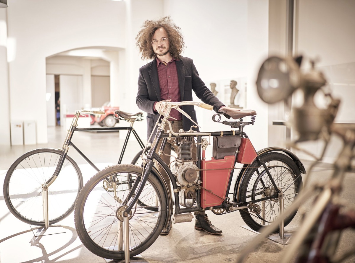    Первый мотоцикл марки Skoda - модель 1899 года Slavia B