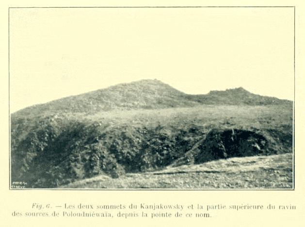 Вид с Полудневой горы на две вершины Конжаковского Камня и верхнюю часть пропасти реки Полудневой