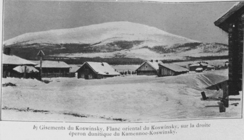 Восточный склон Косьвинского Камня и дунитовый отрог справа