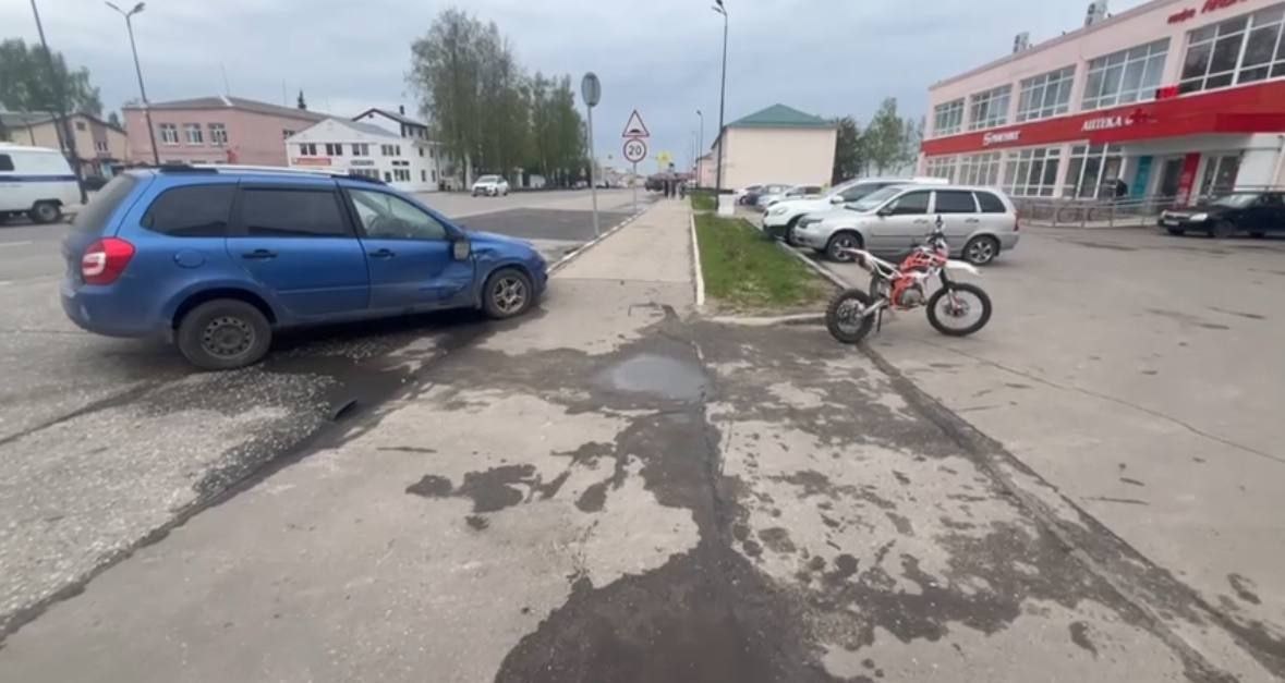    У 16-летнего водителя и 13-летнего пассажира мотоцикла не было мотошлемов