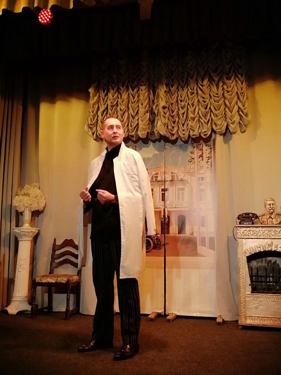    Военный врач лечил казаков-белогвардейцев, рассказывается в биографическом спектакле. Фото: АиФ-Северный Кавказ/ Марина Пархоменко