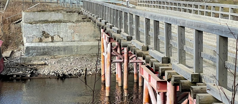    Власти района Карелии объяснили, почему развалился отремонтированный за 13 млн мостЭмилия Слабунова / VK