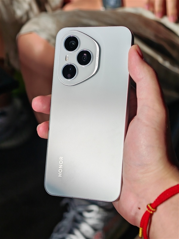    Анонсированы Honor 400 и 400 Pro: раскрыты дизайн и характеристики