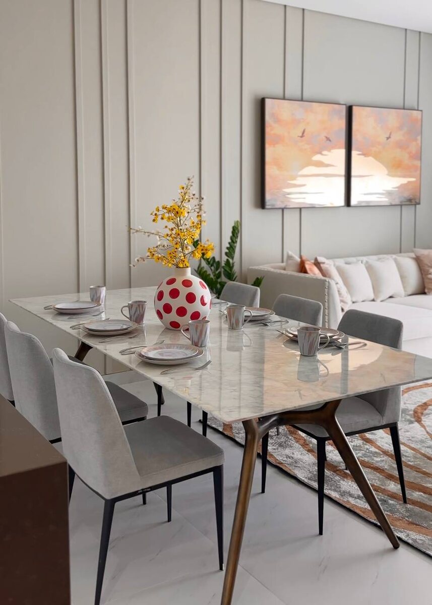 Современная классика в интерьере тоже может выглядеть интересно; проект Furni 