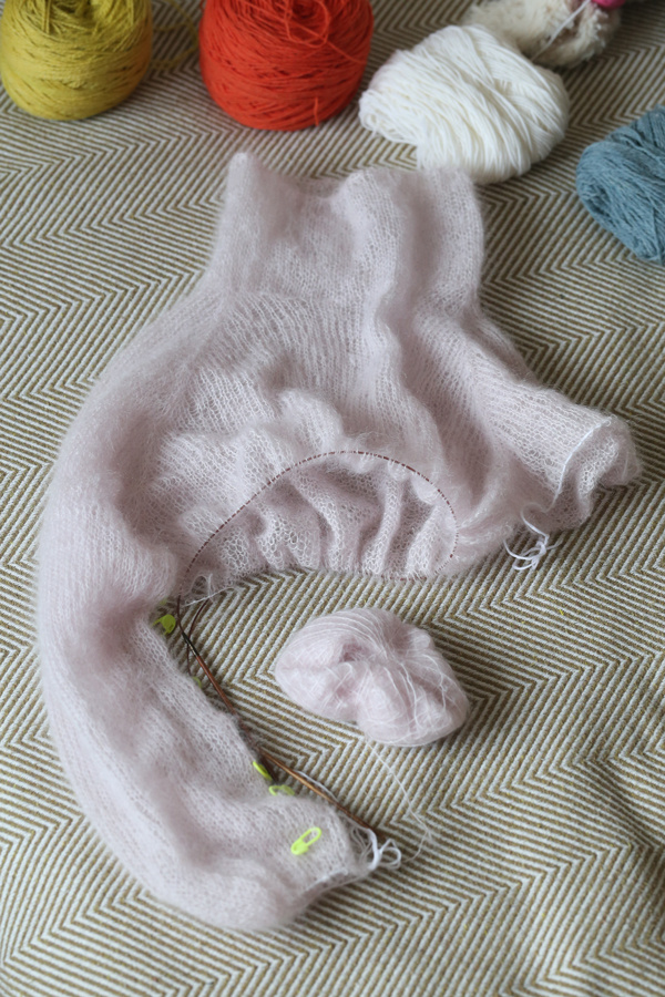 Свитер-паутинка из кид-мохера на шёлке Drops Kid Silk цвет №40