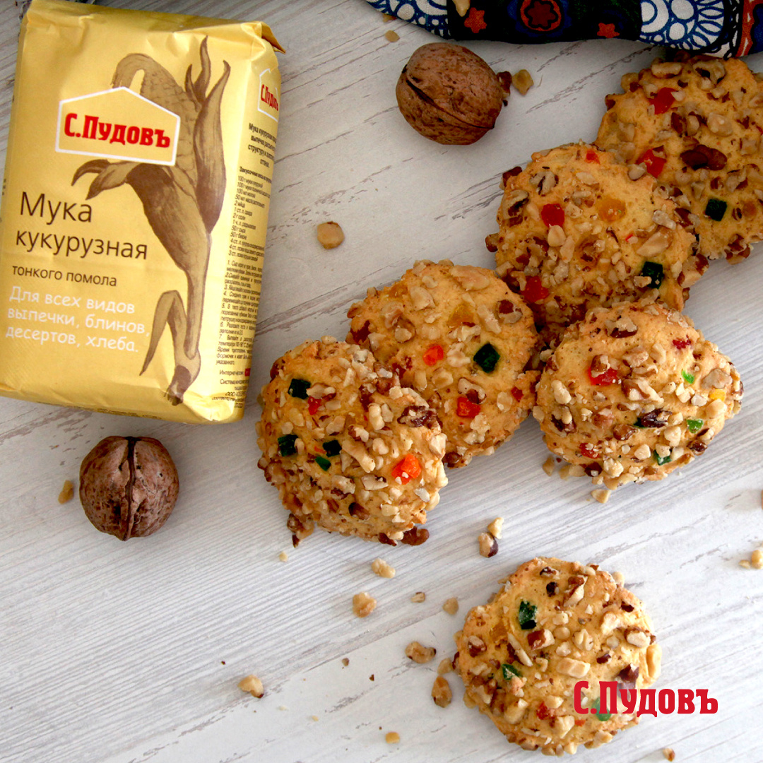 Кукурузное печенье с орехами и цукатами
