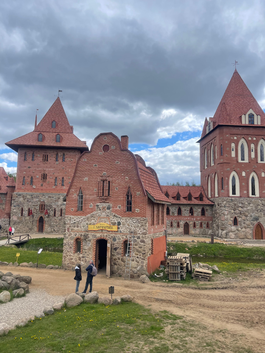 Гончарная мастерская перед замком