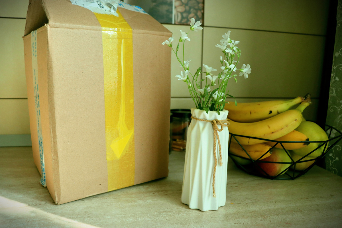 Содержимое коробки в свое время быстро ушло на Авито (детская смесь). Фото автора