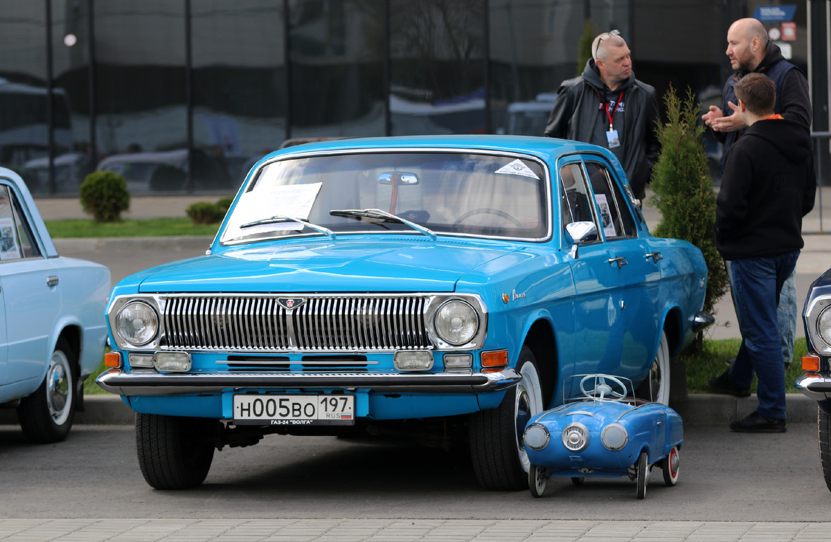 любители ретро техники могли пообщаться на точке сбора