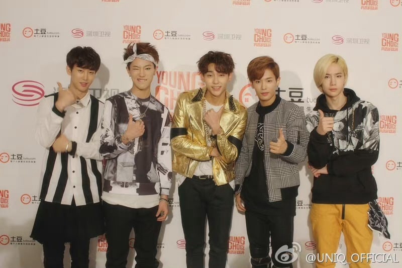 Фотография из открытых источников, из официальной группы (узнали Ибо? Его делали блондином, называли белым пионом Лояна)