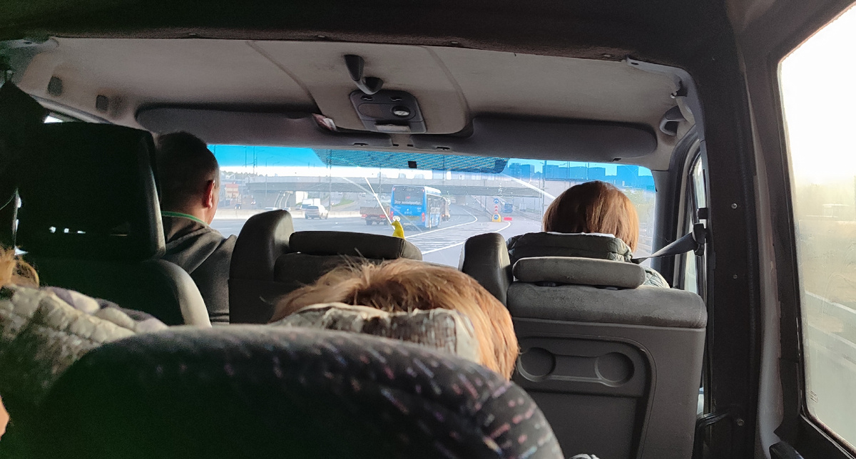 Это я еду. Вон, Вофкины ухи спереди видны