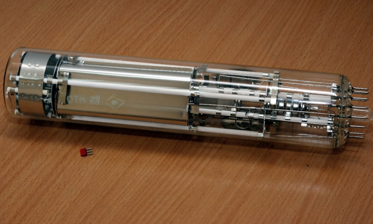 Электронно-лучева трубка (трубка Брауна). Ист. "Википедия".