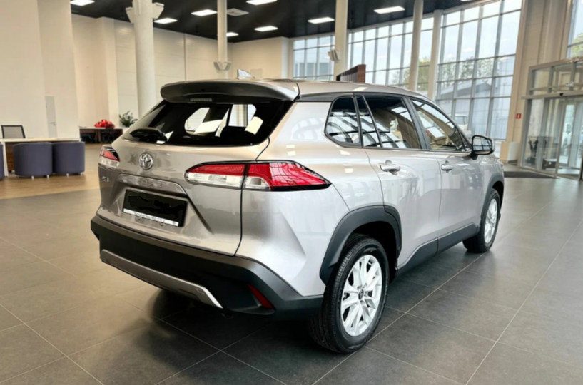 В России начали продавать кроссоверы Toyota Corolla Cross. Сколько они стоят?