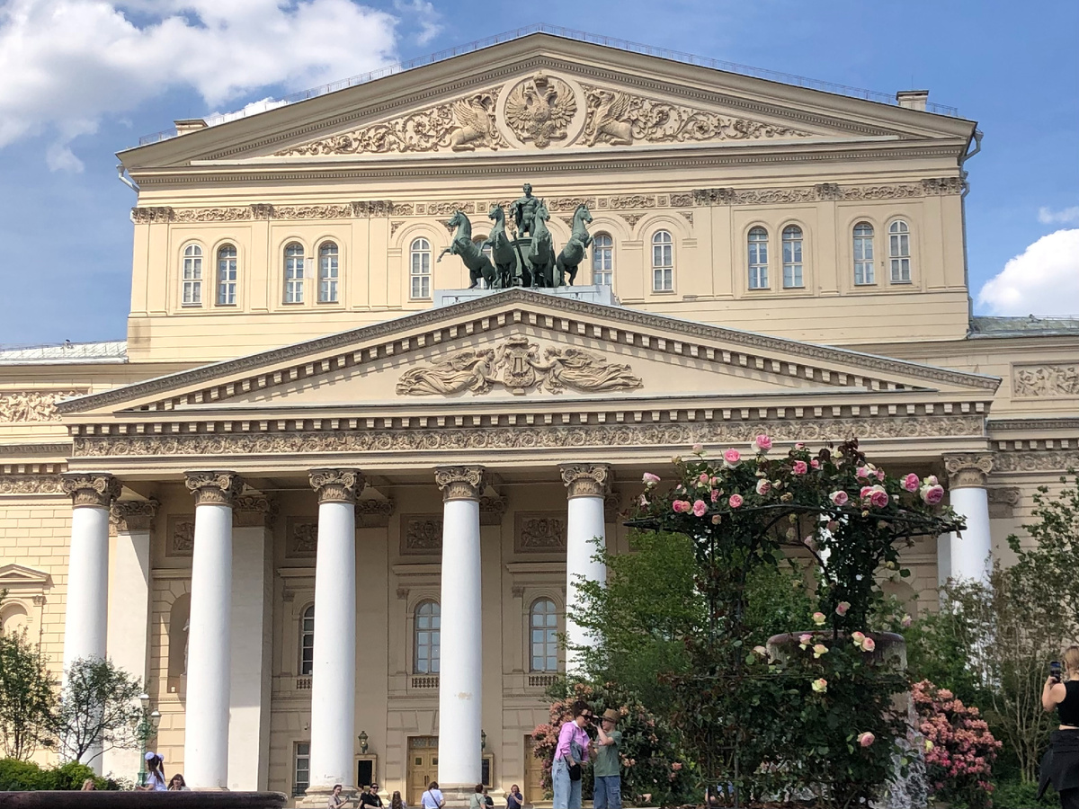 Большой театр, лето, цветы, фонтаны, музыка...