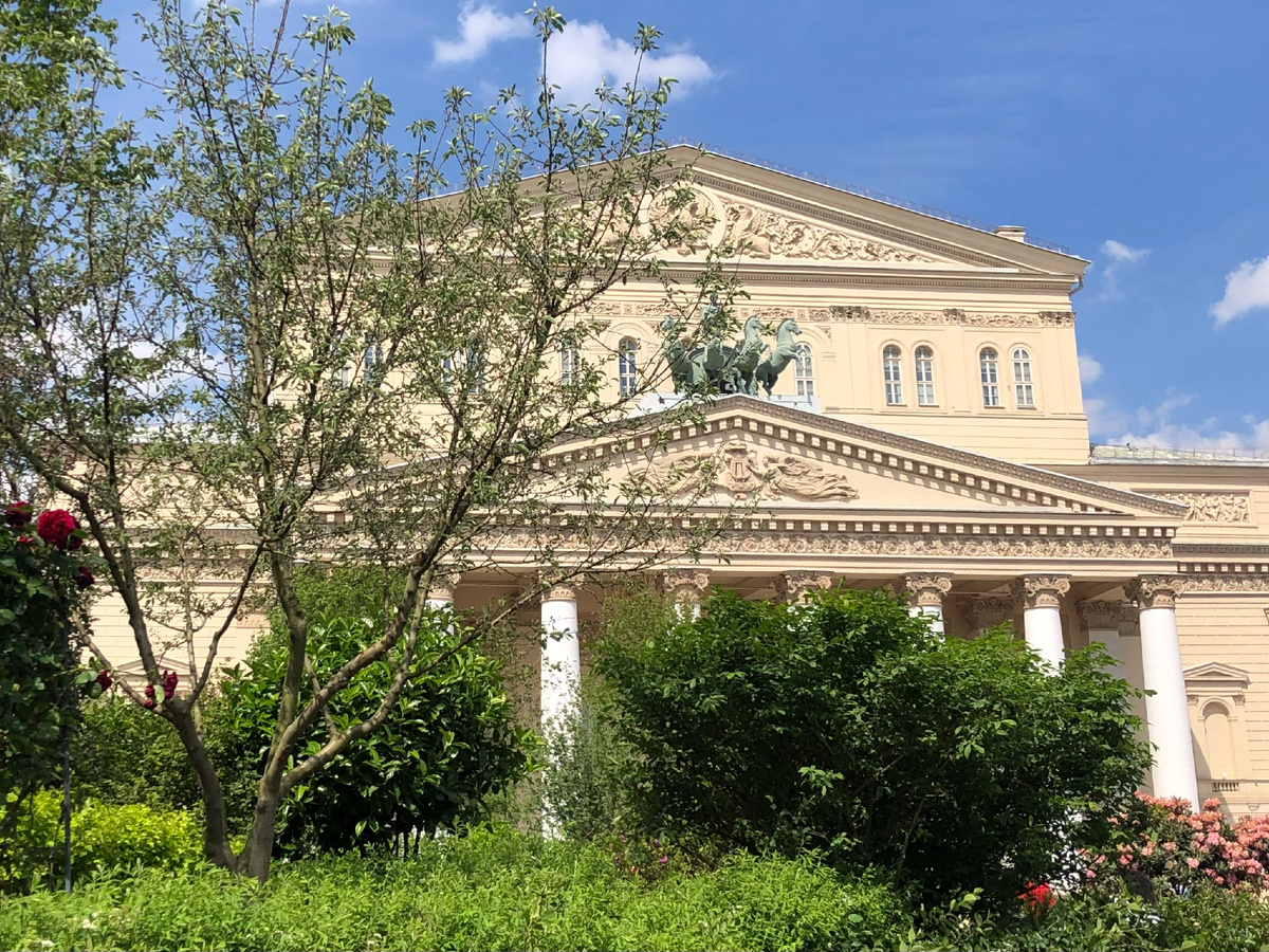 Большой театр, лето, цветы, фонтаны, музыка...