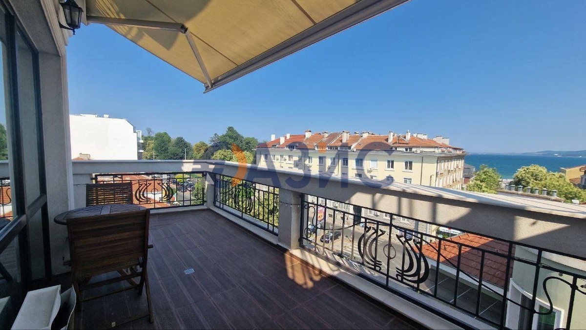 Вид с террасы второго уровня квартиры.