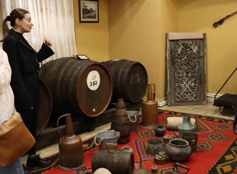    Армянский коньяк из черной бочки (18+)Максим Берштейн