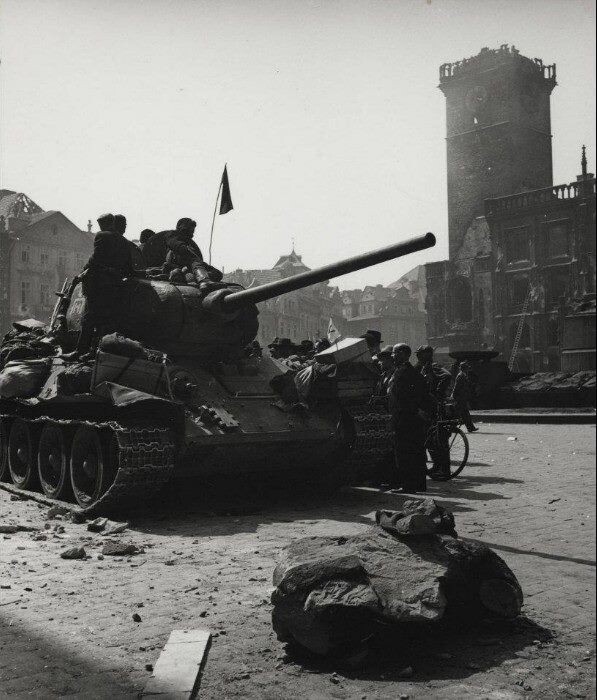 Т-34-85 в Праге 9 мая 1945 года.