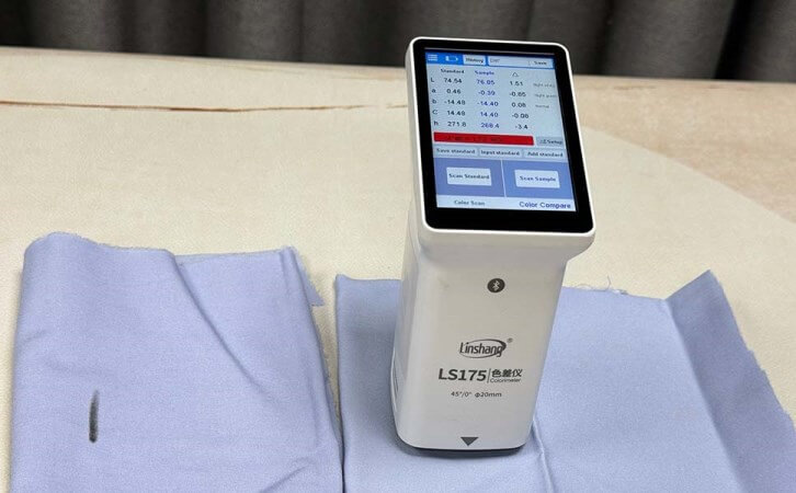 Колориметр LS175 измеряет разницу в цвете ткани