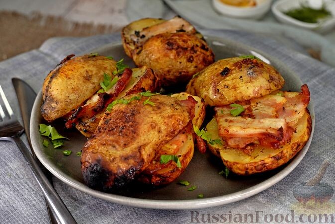 картофель, бекон, чеснок, соль, перец чёрный молотый, приправа для картофеля