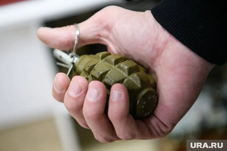 Пьяный мужчина бросил гранату в ТРК. Фото: Илья Московец © URA.RU