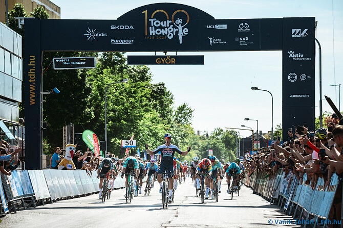 Победа Дэнни ван Поппеля на первом этапе