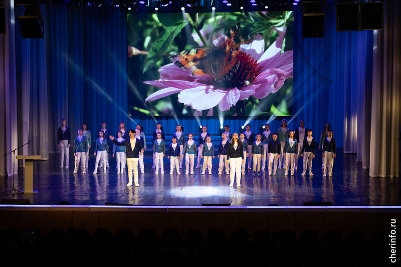    Темы обсуждались с родителями выпускников 9-х и 11-х классов. Городское родительское собрание прошло 14 мая во Дворце металлургов.