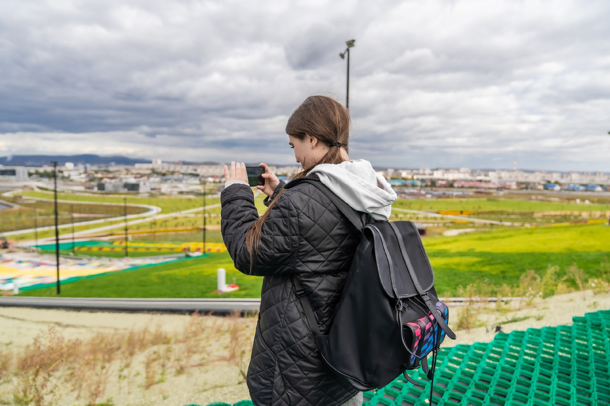 На вершине видового холма в городском курорте "Притяжение"