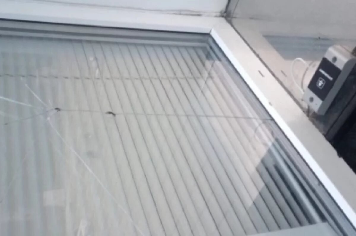    Разбившего стекло в кассе школьника задержали в Сочи