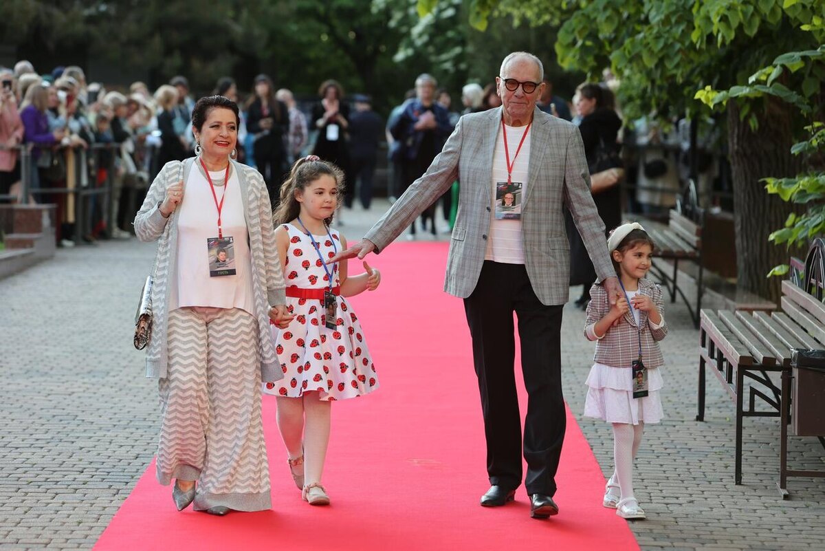    Эммануил Виторган с семьей Юрий Феклистов