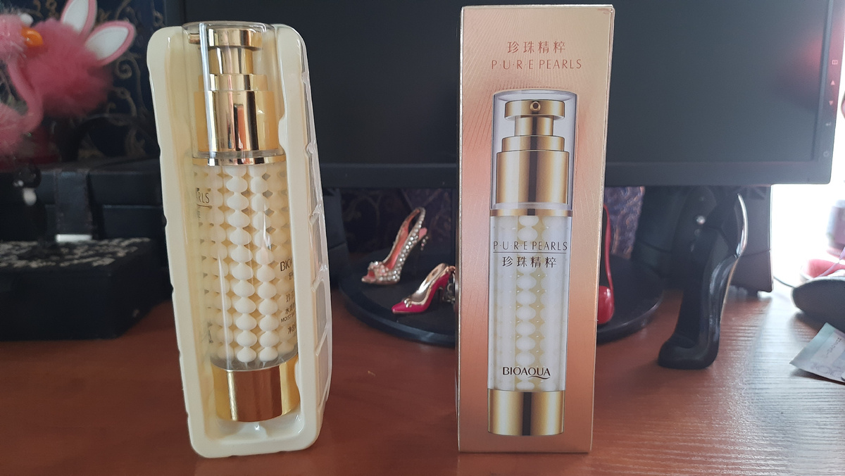 УВИДЕЛА КРЕМ И НЕ УСТОЯЛА. БАНОЧКА КРАСИВАЯ , СОСТАВ ЗАМЕЧАТЕЛЬНЫЙ. ЖЕМЧУГА ВНУТРИ.