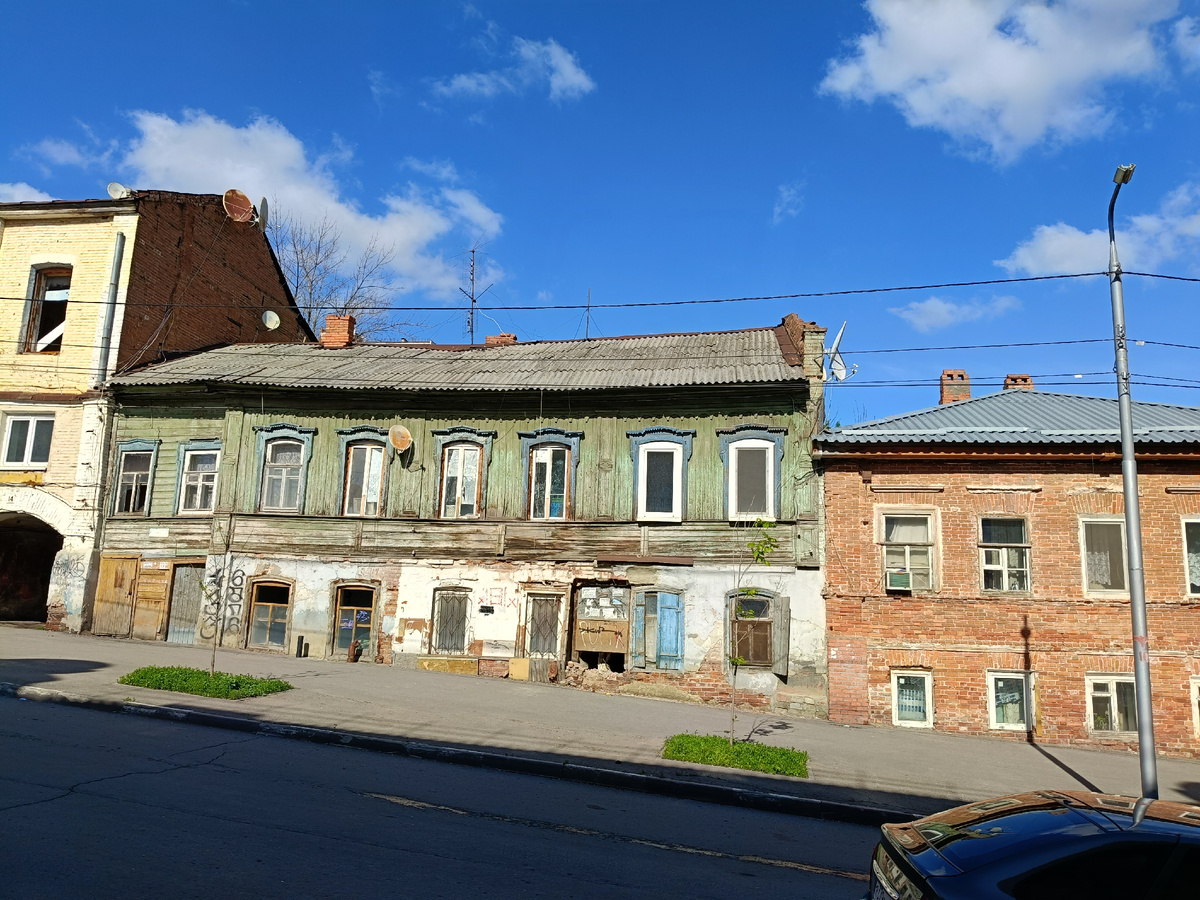 В этих домах тоже живут