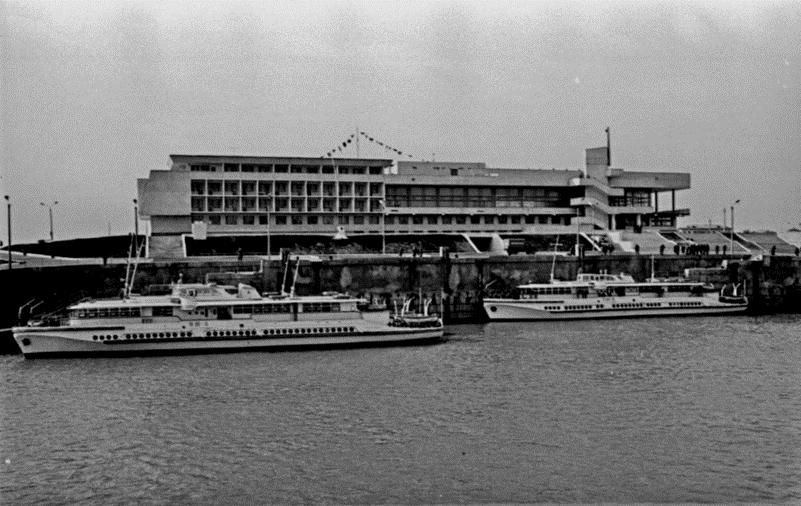 Речной вокзал Комсомольска-на-Амуре. 1979 г. Источник: https://goskatalog.ru/portal/#/collections?id=57235460