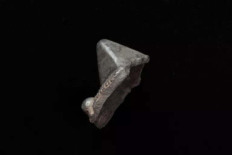 Фрагмент навершия бронзовой булавы - единственная находка своего рода для Тульского региона в целом