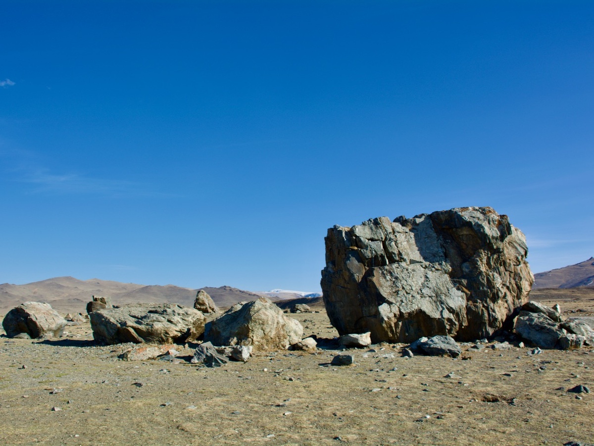 Алтай, Тархатинский мегалитический комплекс. Май 2021 года