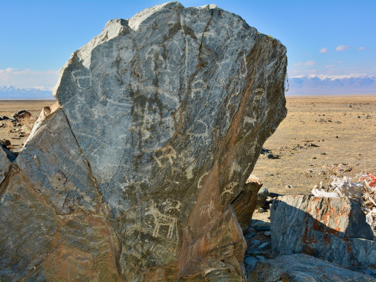 Алтай, Тархатинский мегалитический комплекс. Май 2021 года