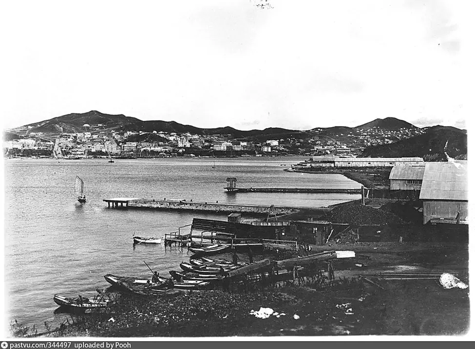 Вид на Владивосток с мыса Чуркин.
Направление съемки: северо-восток. Период создания: конец 1900-х – начало 1910-х гг.