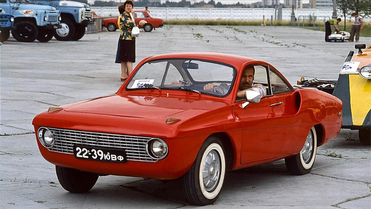 ЗАЗ Спорт 900: Выглядит как что-то среднее между Porsche и багги для гольфа, но это советский спорткар!