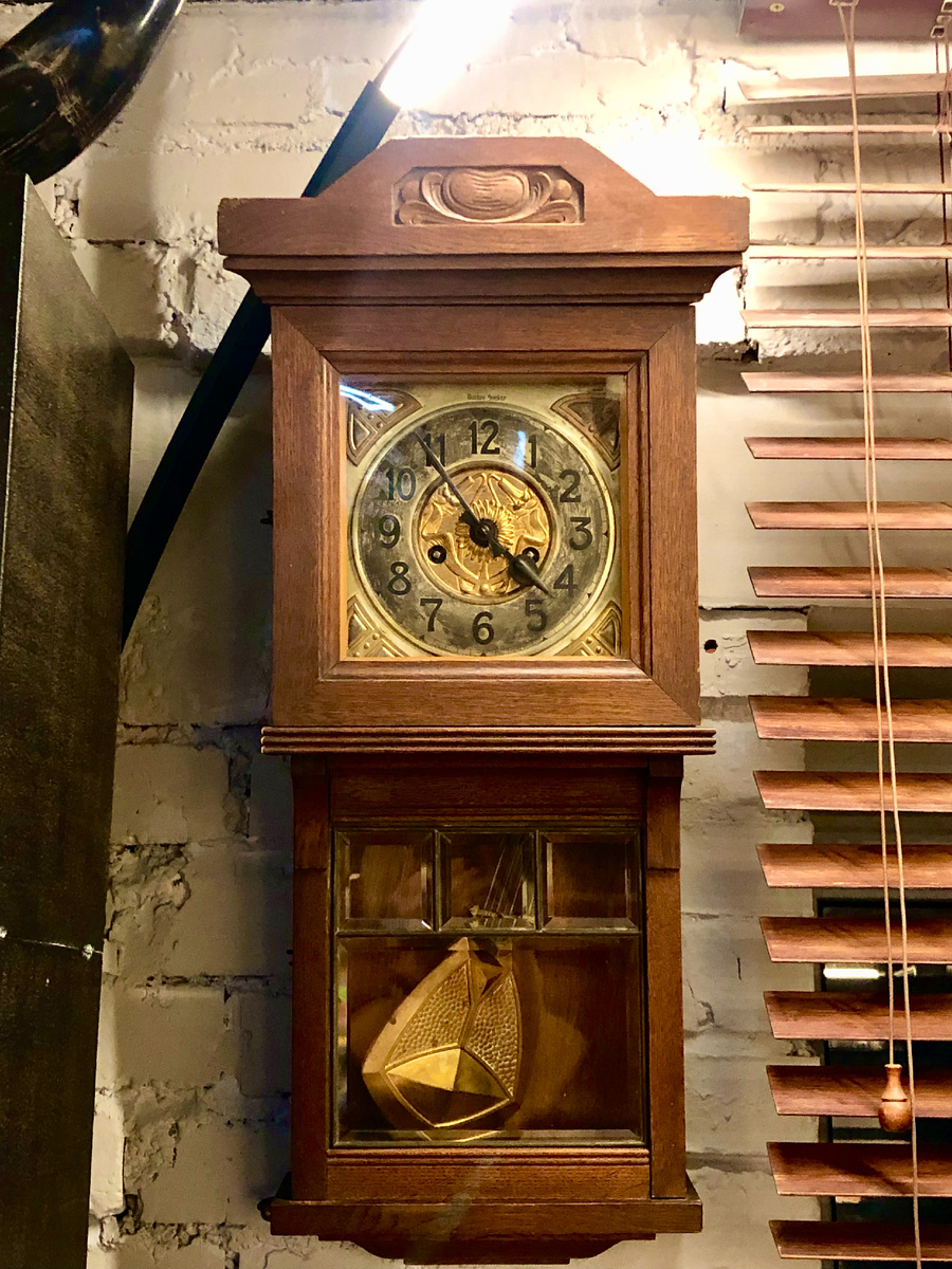 Старинные деревянные настенные часы Густав Беккер, начало ХХ века