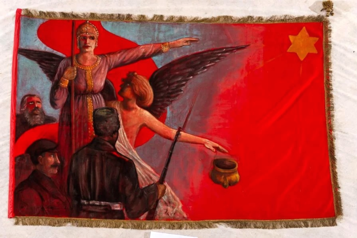 Знамя революционное л.-гв. Павловского полка, Россия, 1917 г., сукно, масляная краска, золотная бахрома, живопись. Хранится в Государственном историческом музее