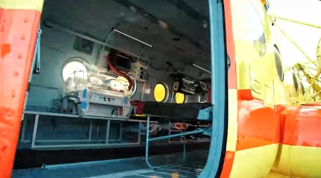 Скорая с крыльями.