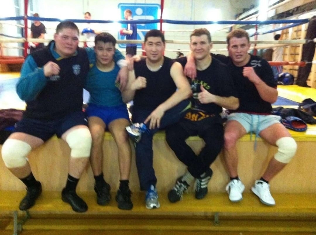 Слева направо:Нуржаупов Адиль,Нурпеисов Азамат,Есеналин Руслан,я и Малик Михаил.