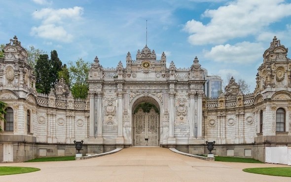    Дворец Долмабахче (Фото: Halit Sadik / Shutterstock / FOTODOM) admin