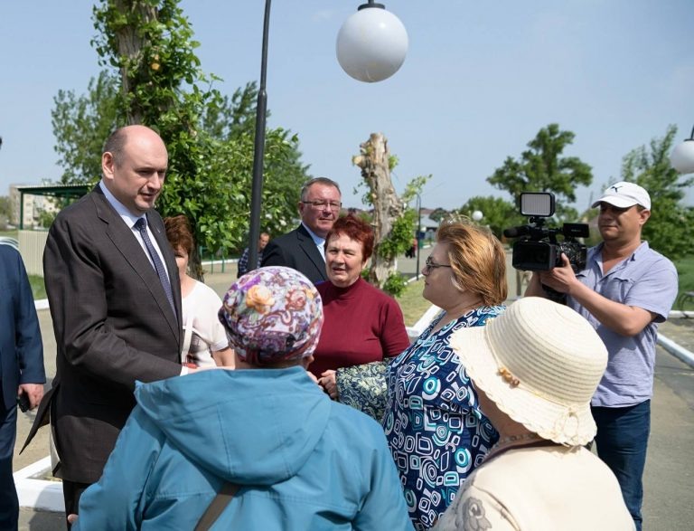    Врио губернатора Евгений Солнцев работает в Светлинском районе Оренбуржье