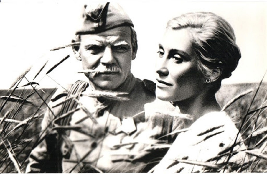 Фото из интернета. Пришёл солдат с фронта.